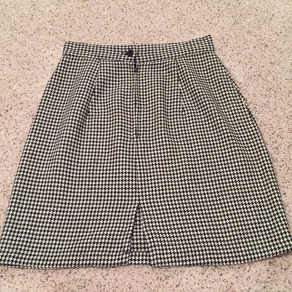 Kips Bay size 5/6 black & white houndstooth skirt - Picture 2 of 2